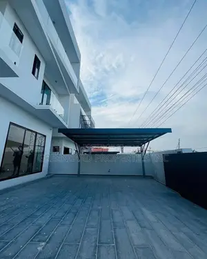 5bdrm House in American House, East Legon for sale