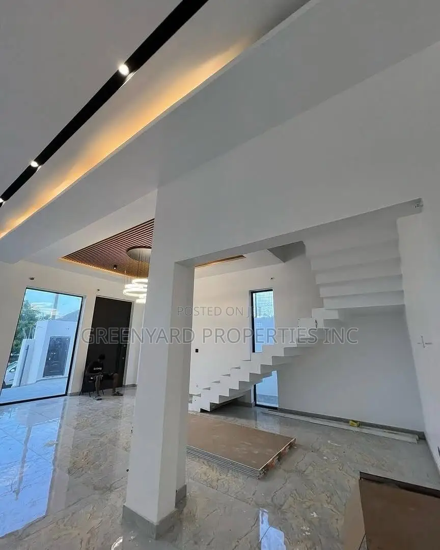 5bdrm House in American House, East Legon for sale