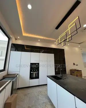 5bdrm House in American House, East Legon for sale