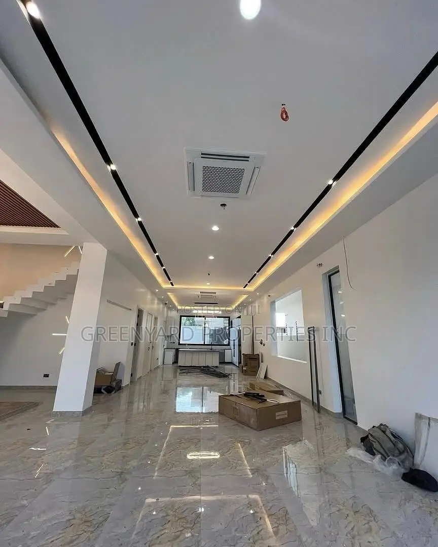 5bdrm House in American House, East Legon for sale