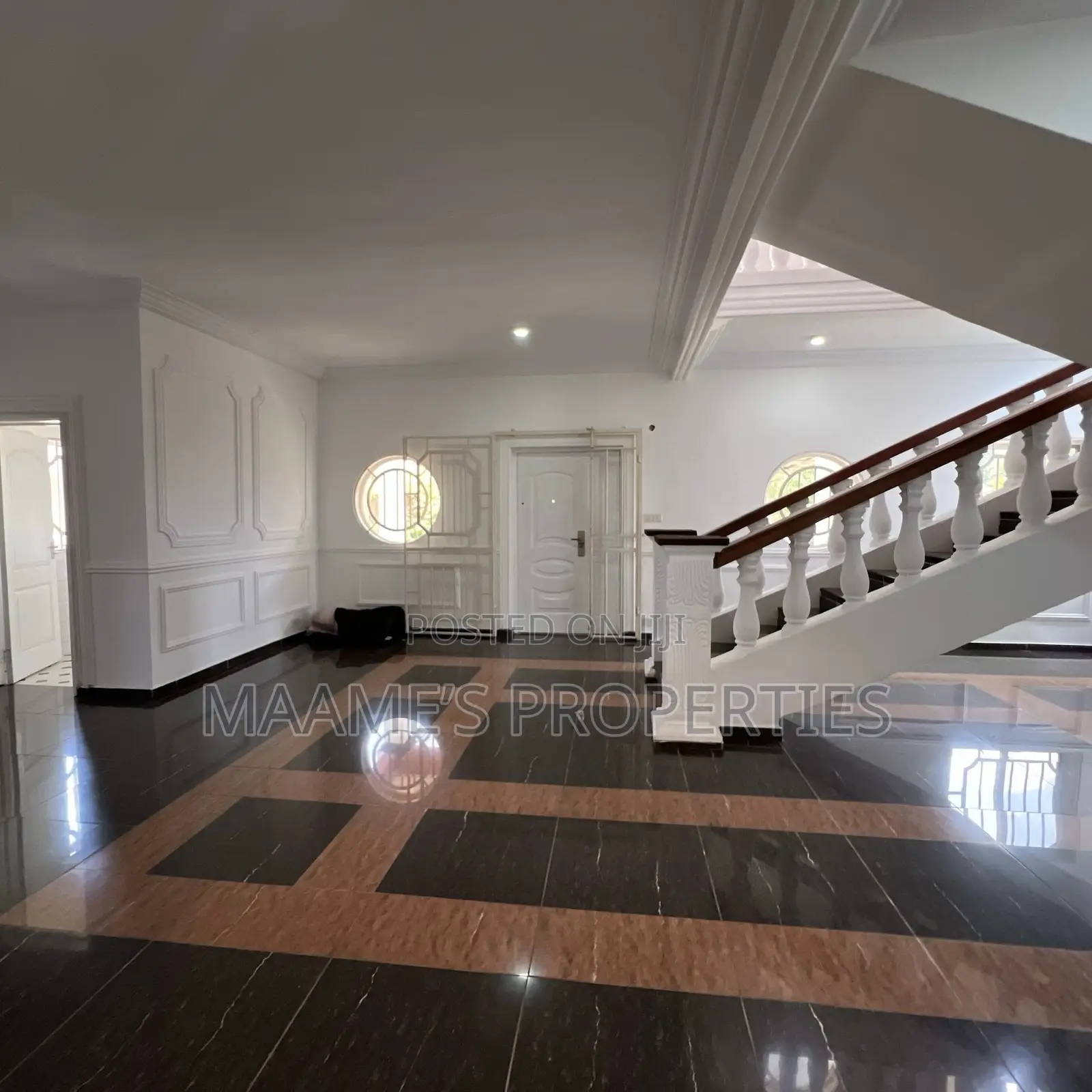 7bdrm Mansion in Aburi for sale