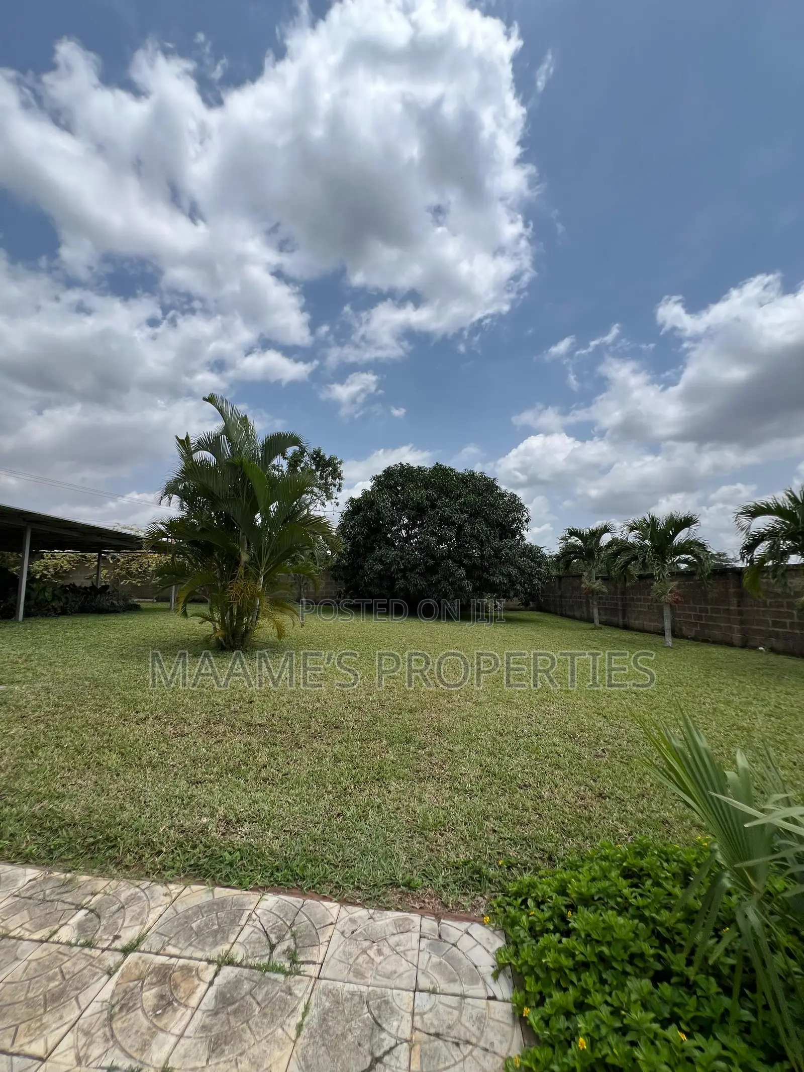 7bdrm Mansion in Aburi for sale