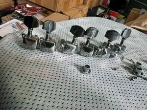 Guitar Tuning Pegs