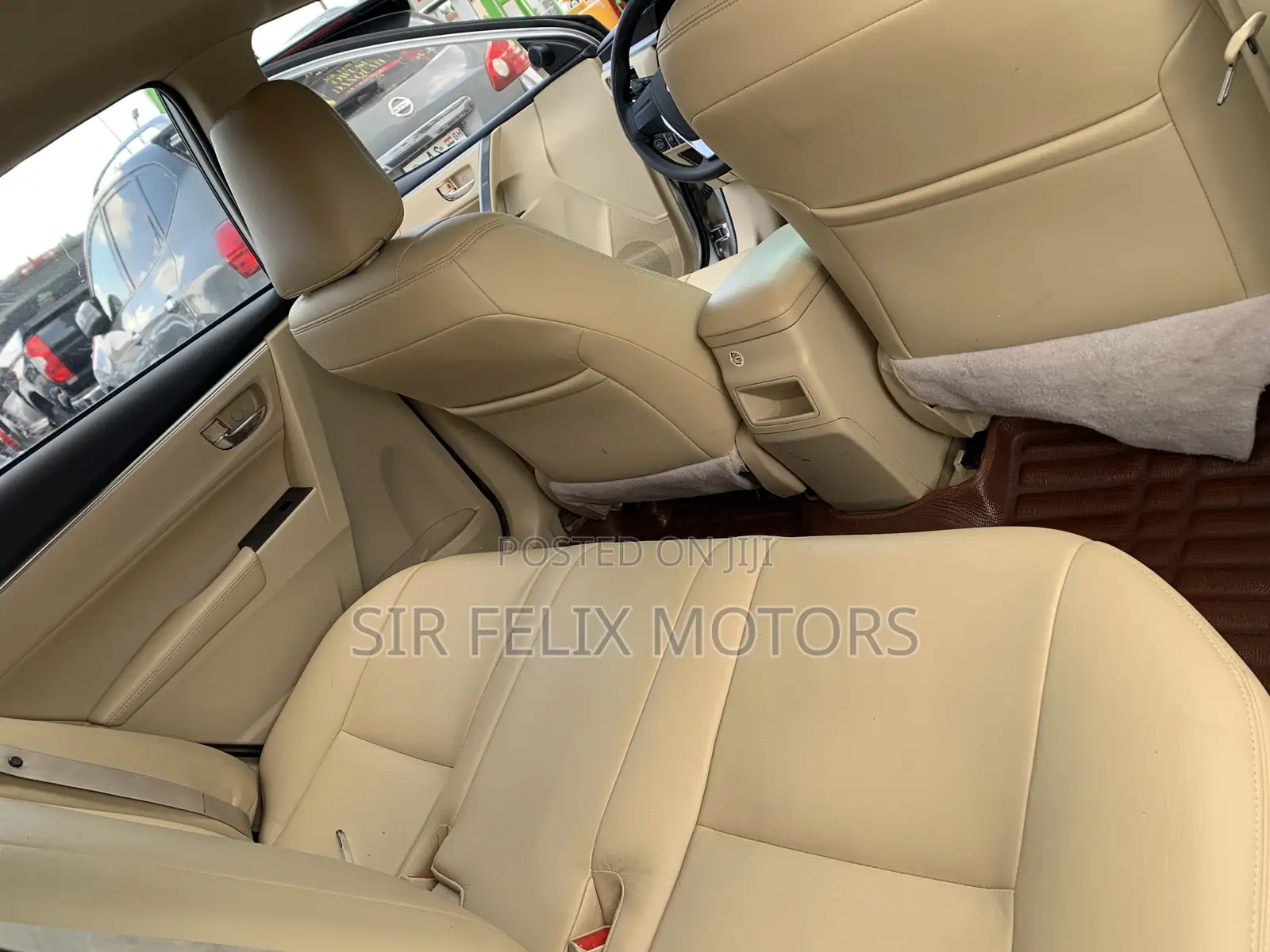 Toyota Corolla LE ECO w/Package 1 4dr Sedan (1.8L 4cyl CVT) 2017 Silver