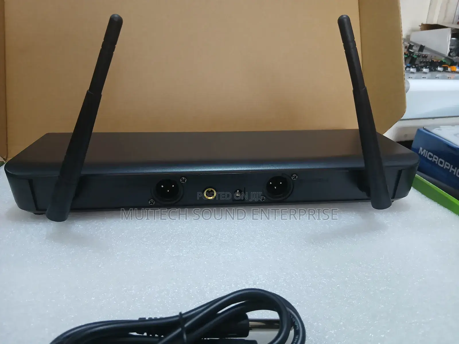 Wireless Microphone (Blx-288e)