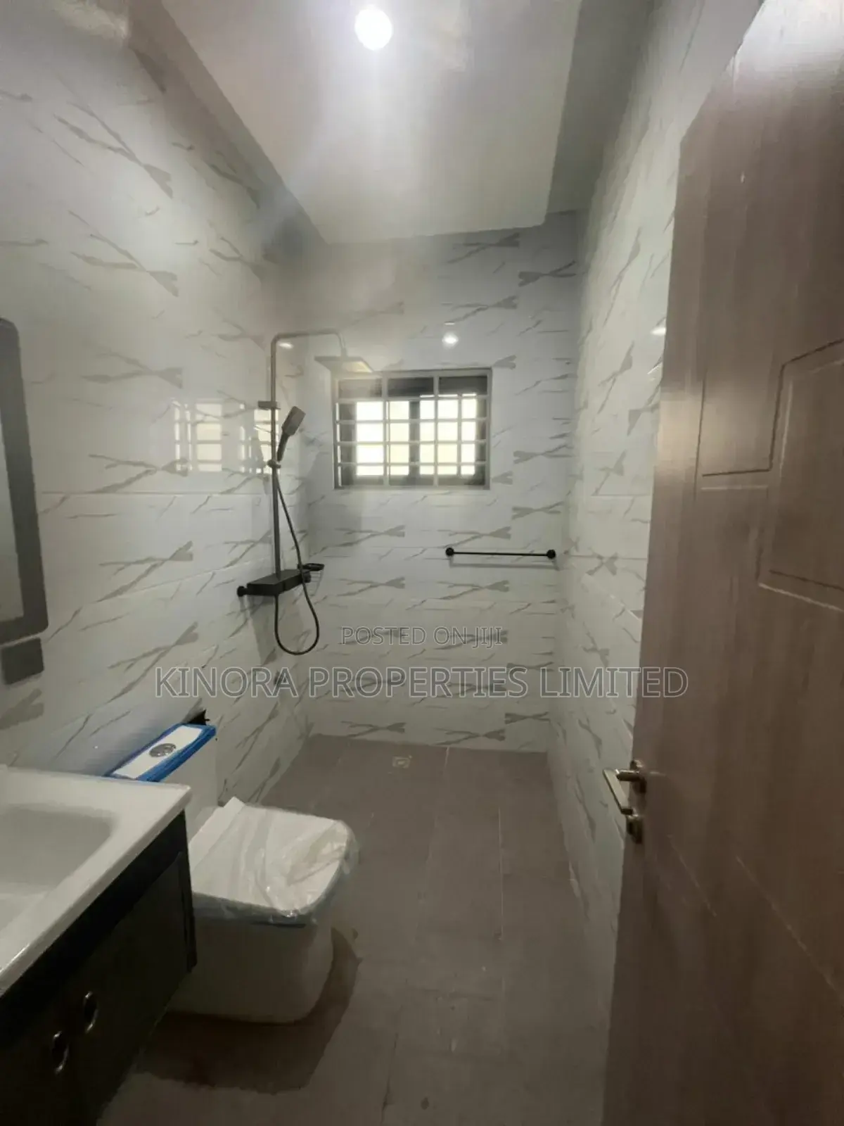 4bdrm Duplex in Gbetsile, Tema Metropolitan for sale