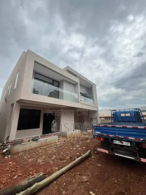 4bdrm Townhouse/Terrace in Ashaley Botwe, School Junction for sale