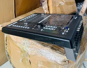 Mackie 16-channels Digital Mixer Console