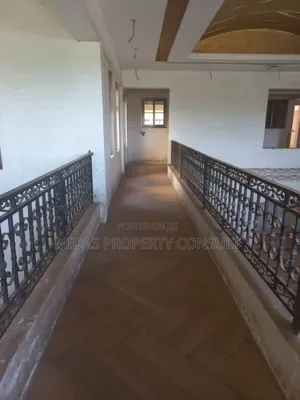 8bdrm Mansion in East Airport, Spintex for sale