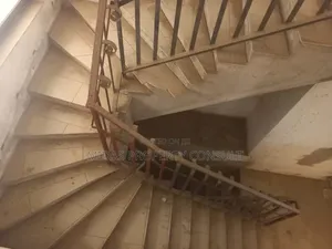 8bdrm Mansion in East Airport, Spintex for sale