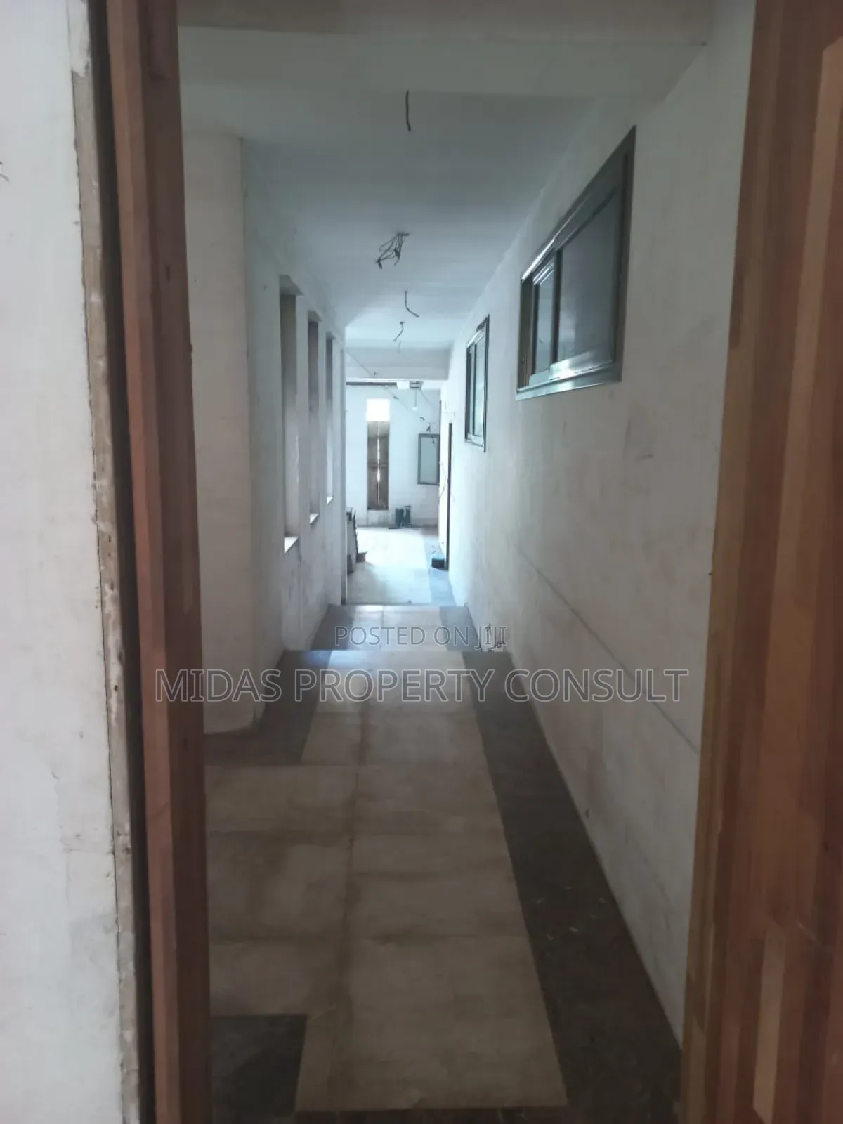 8bdrm Mansion in East Airport, Spintex for sale