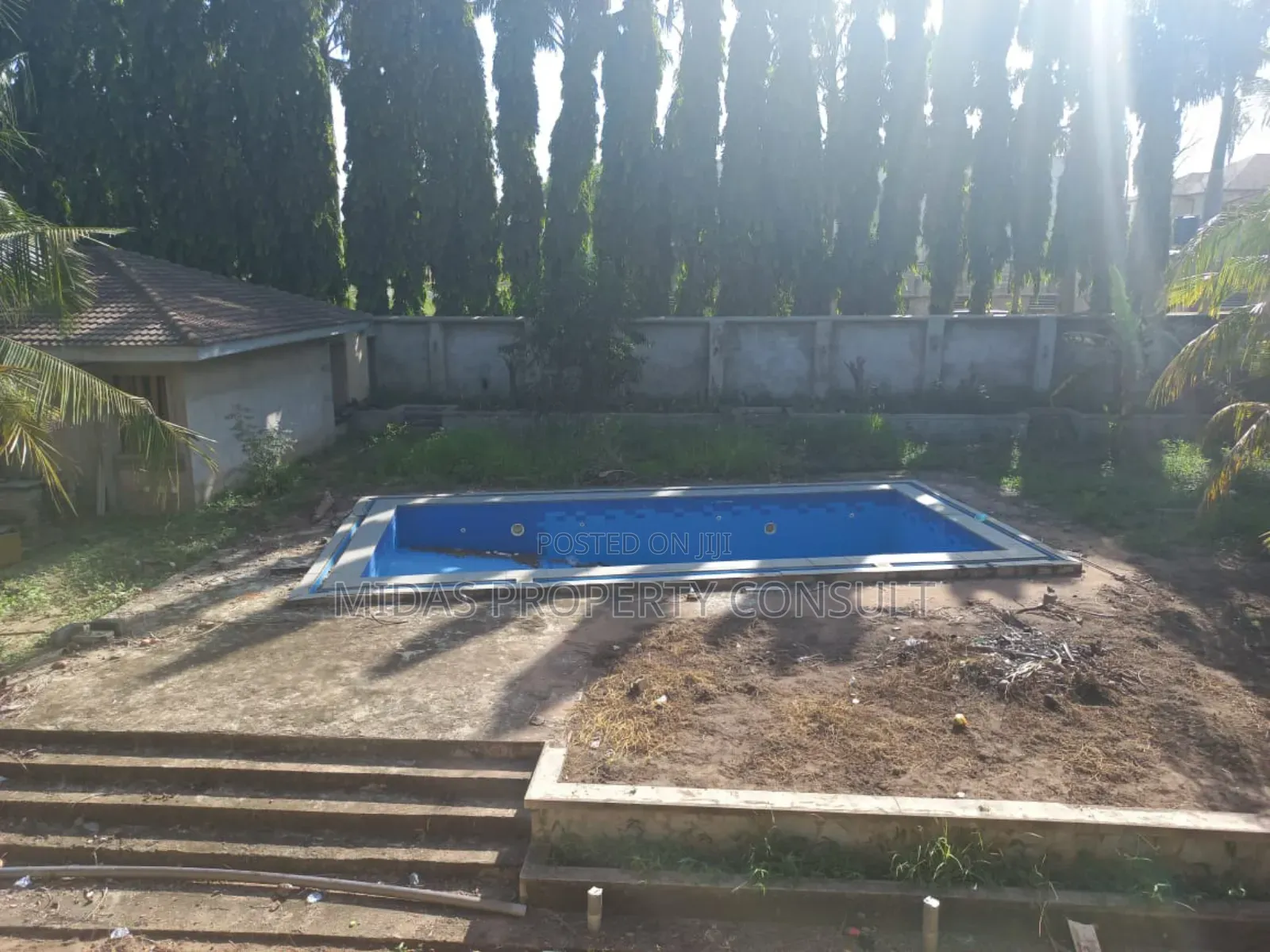 8bdrm Mansion in East Airport, Spintex for sale
