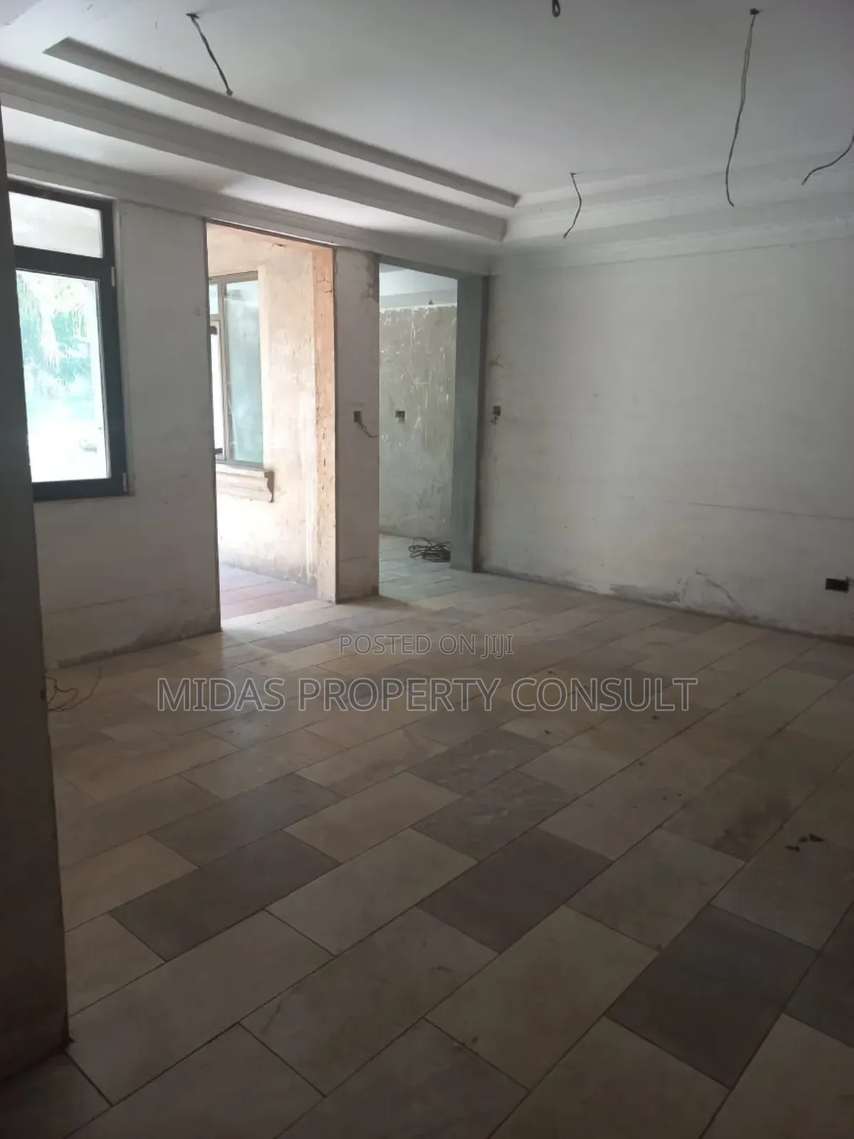 8bdrm Mansion in East Airport, Spintex for sale