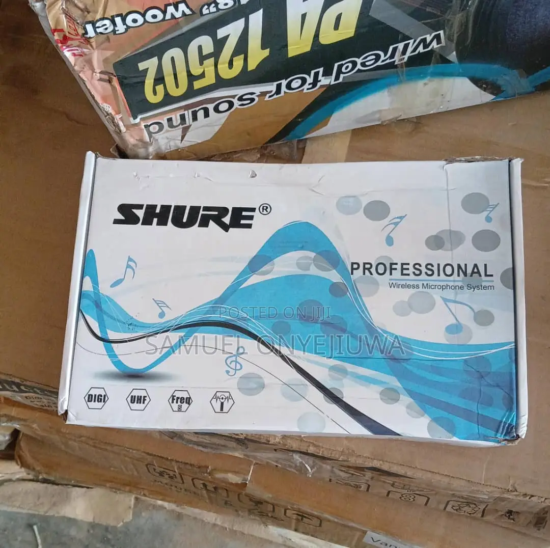Shure Universal Wireless 2 Handles Microphone -BLX 82