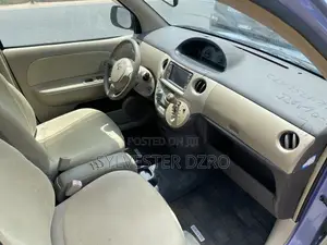 Toyota Sienta 2013 Red