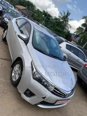 Toyota Corolla LE ECO w/Package 1 4dr Sedan (1.8L 4cyl CVT) 2017 Silver