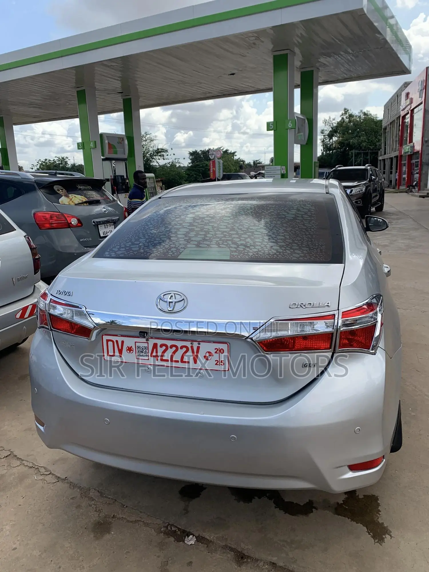 Toyota Corolla LE ECO w/Package 1 4dr Sedan (1.8L 4cyl CVT) 2017 Silver