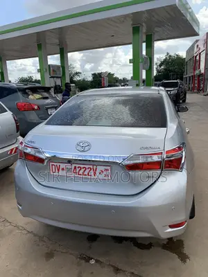 Toyota Corolla LE ECO w/Package 1 4dr Sedan (1.8L 4cyl CVT) 2017 Silver