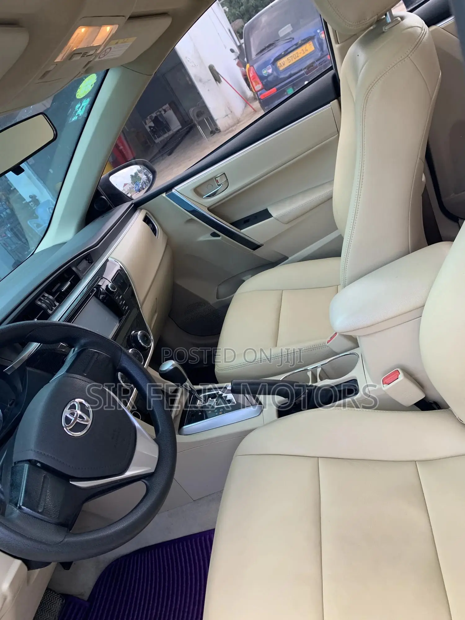 Toyota Corolla LE ECO w/Package 1 4dr Sedan (1.8L 4cyl CVT) 2017 Silver