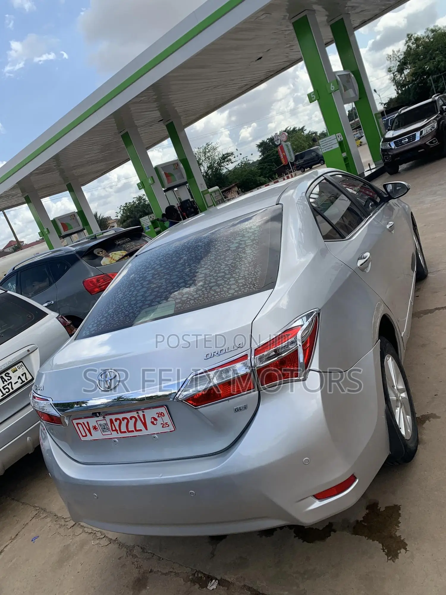 Toyota Corolla LE ECO w/Package 1 4dr Sedan (1.8L 4cyl CVT) 2017 Silver