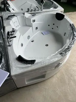 Corner Jacuzzi With Bluetooth And Light