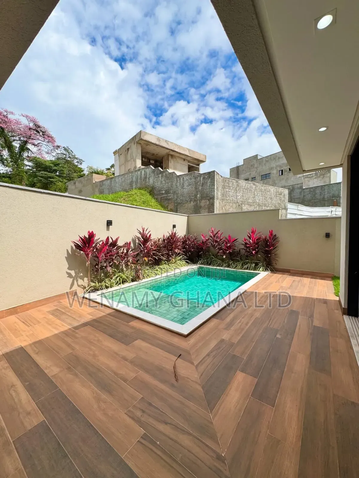 5bdrm House in Accra for sale