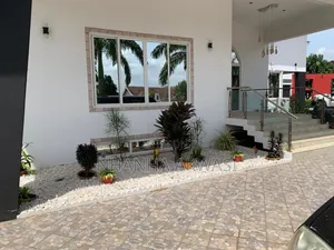 5bdrm House in Airport Hills, Tema Metropolitan for sale