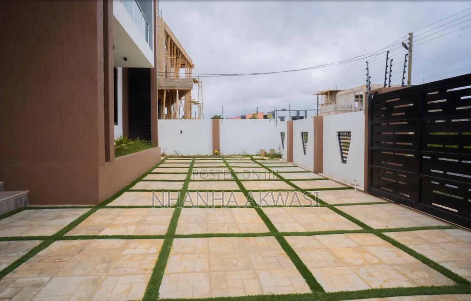 4bdrm House in Community 14, Tema Metropolitan for sale
