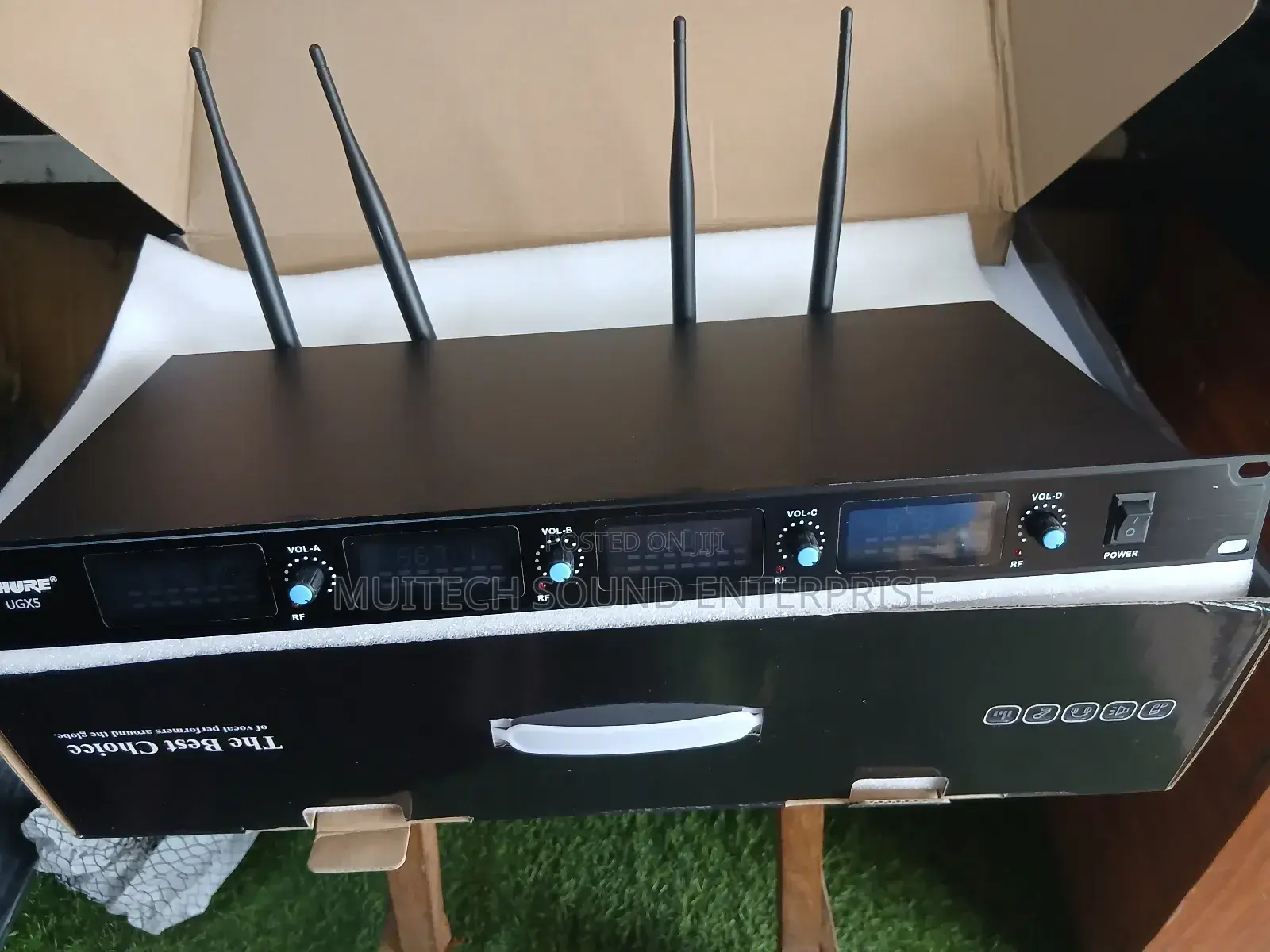 Shure Wireless Microphone (Ugx5 4 in 1)