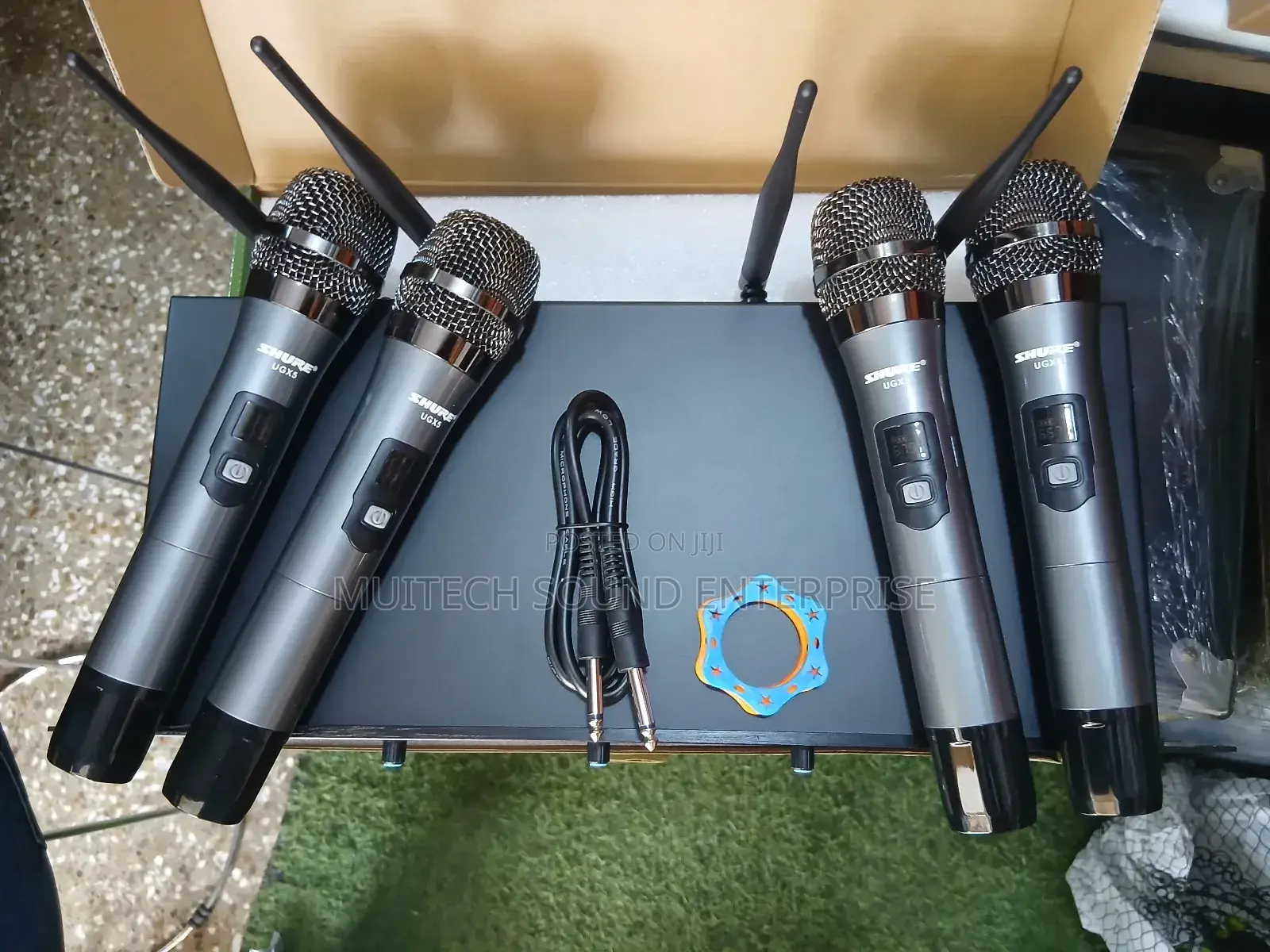 Shure Wireless Microphone (Ugx5 4 in 1)