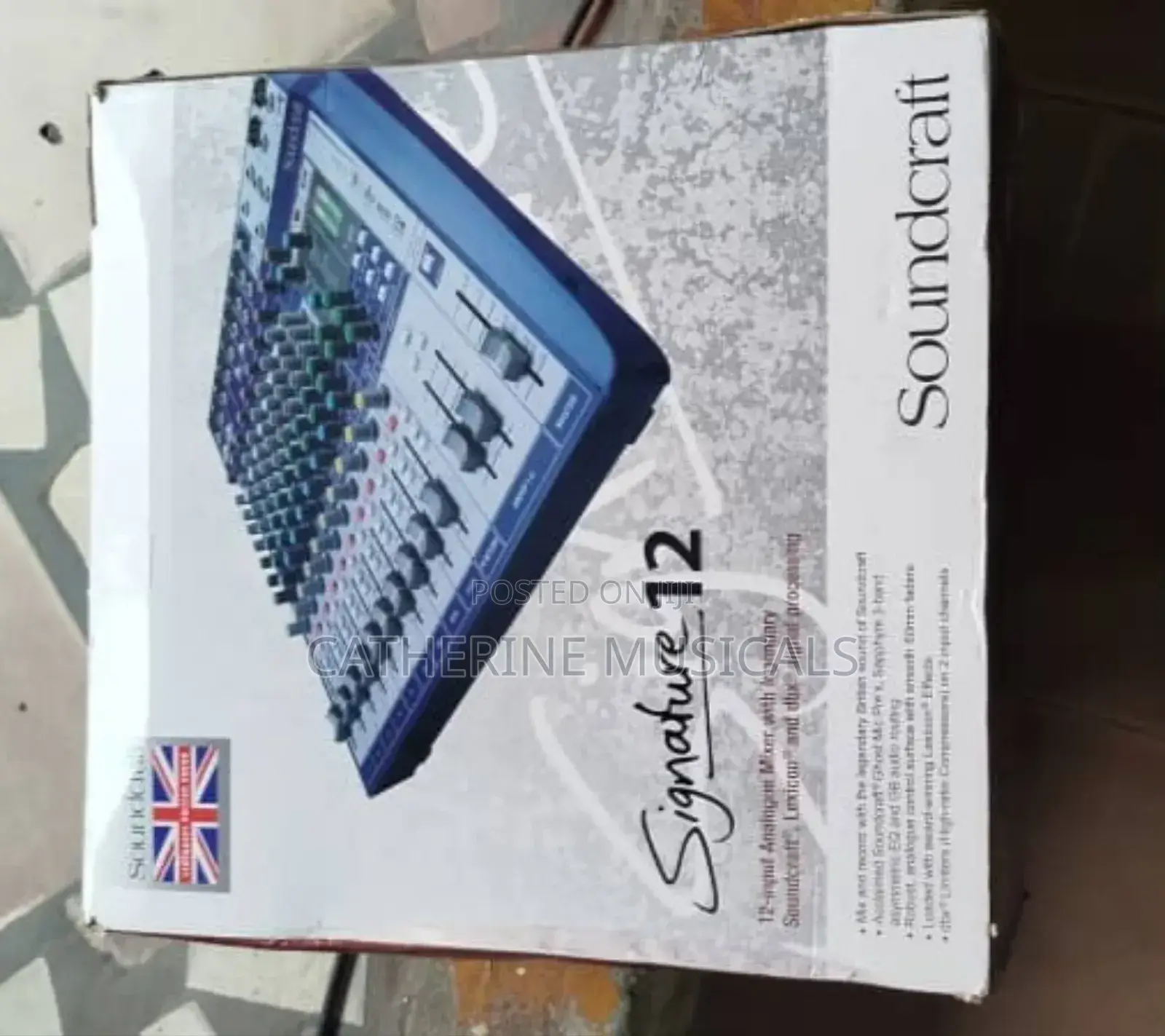 Soundcraft Signature 12 Analog Mixer 12 Channel