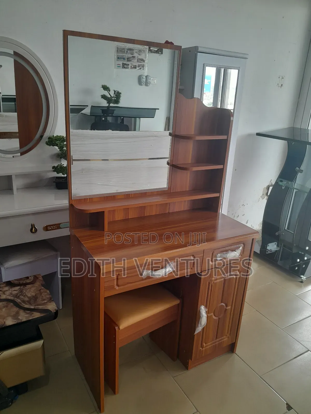 Simple Design Dressing Mirror