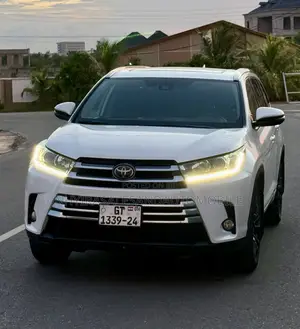 Toyota Highlander Limited 4dr SUV AWD (3.5L 6cyl 6A) 2015 White