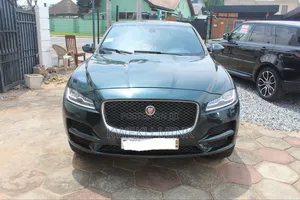 Photo - Jaguar F-Pace First Edition 2017 Green