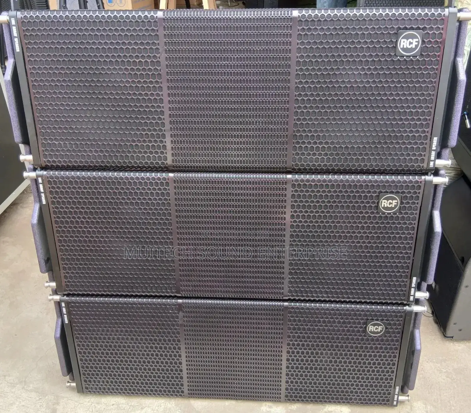 Array Speaker ( RCF '12 Inches)