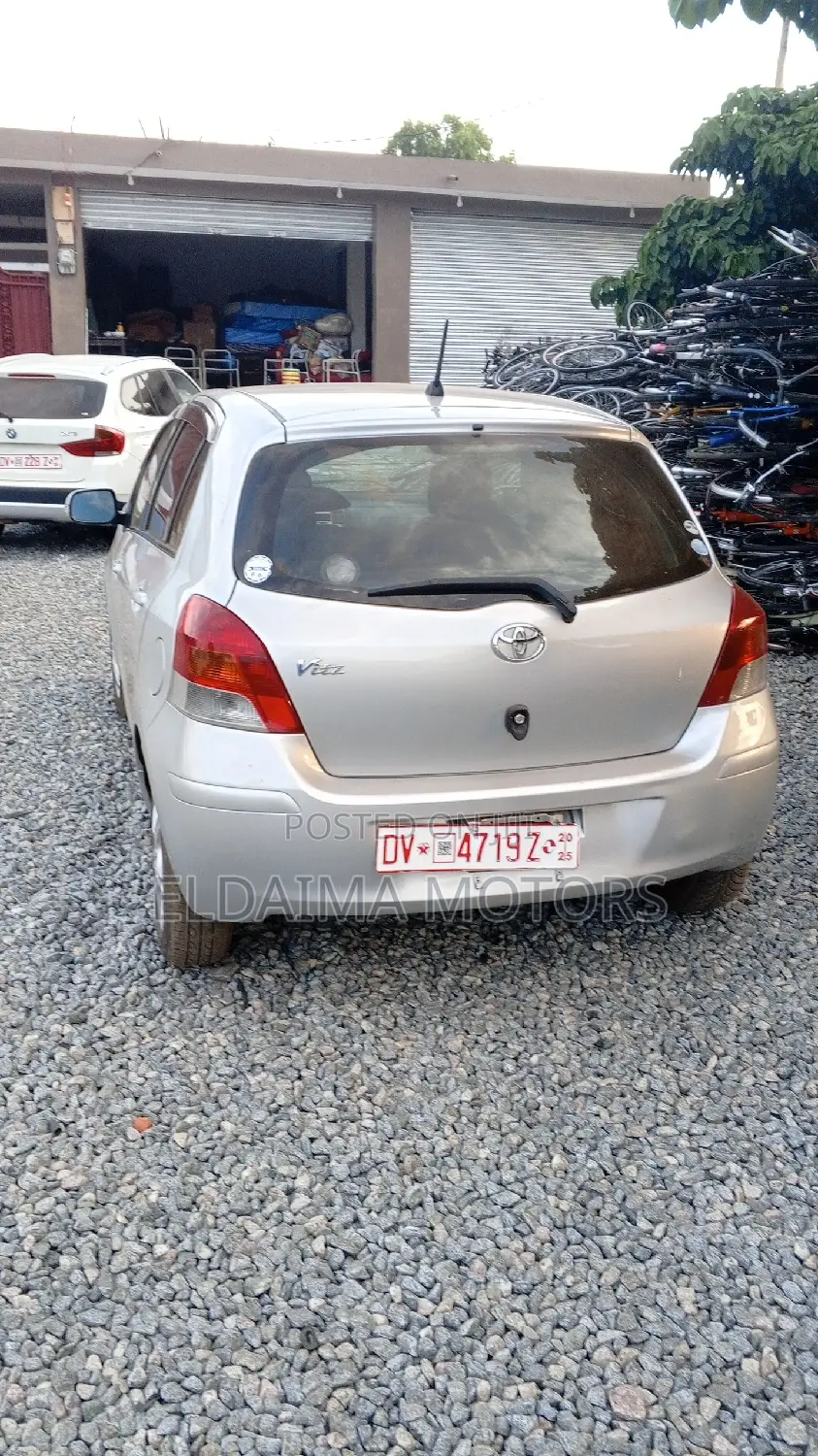 Toyota Vitz 2010 Silver