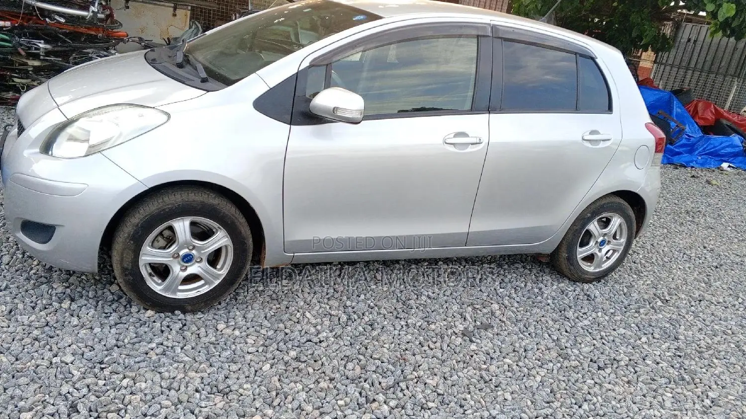 Toyota Vitz 2010 Silver