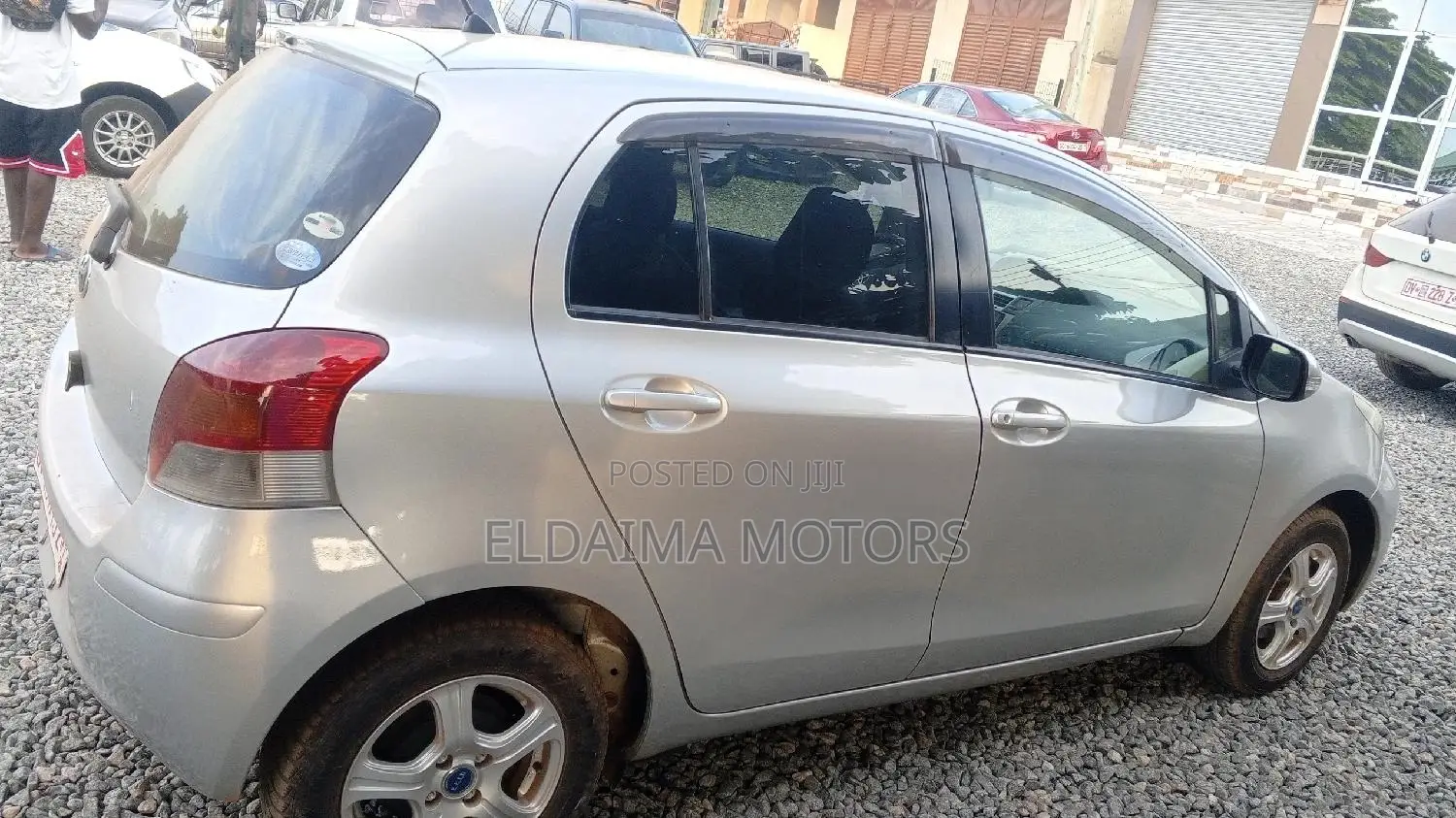 Toyota Vitz 2010 Silver