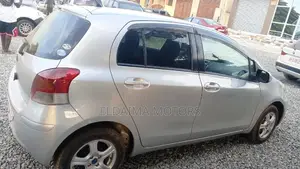Toyota Vitz 2010 Silver