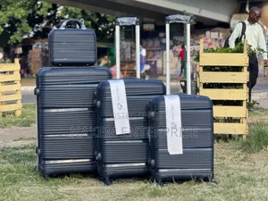 4 Set Anticrack Trolling Travelling Luggage With a Carry-On