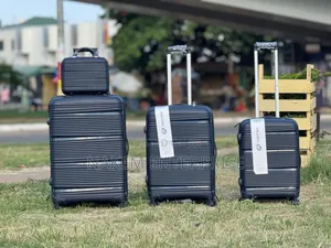 4 Set Anticrack Trolling Travelling Luggage With a Carry-On