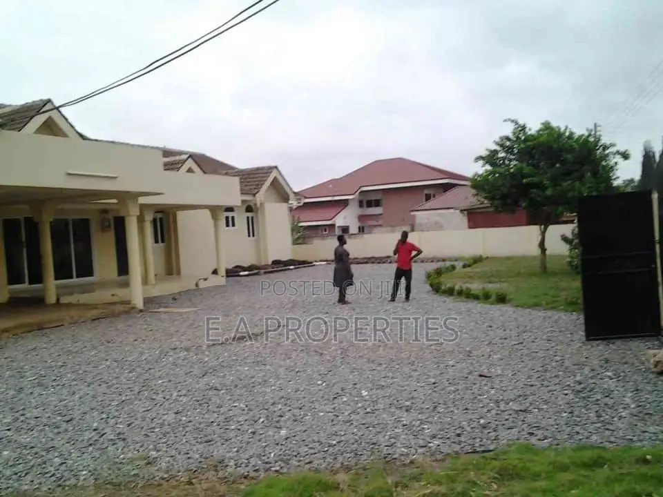 4bdrm House in E A Properties, Frafraha for sale