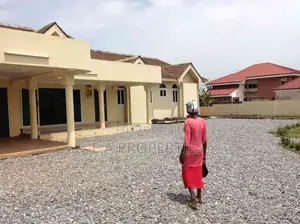 4bdrm House in E A Properties, Frafraha for sale