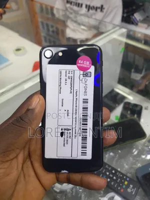 Apple iPhone SE (2020) 64 GB Black