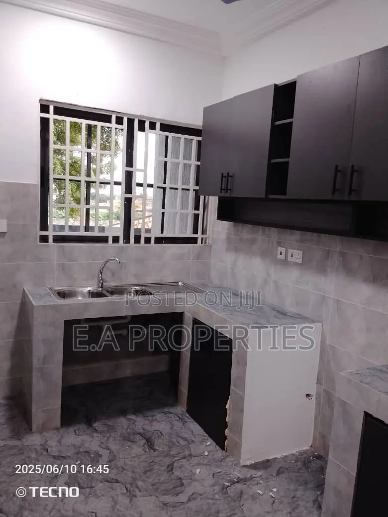 2bdrm Apartment in E A Properties, Frafraha for rent