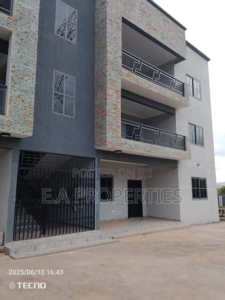 2bdrm Apartment in E A Properties, Frafraha for rent