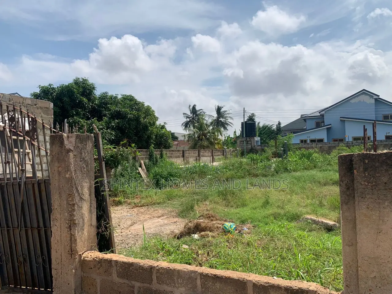 One Plot for Sale in Spintex HFC Estate Size 70/100