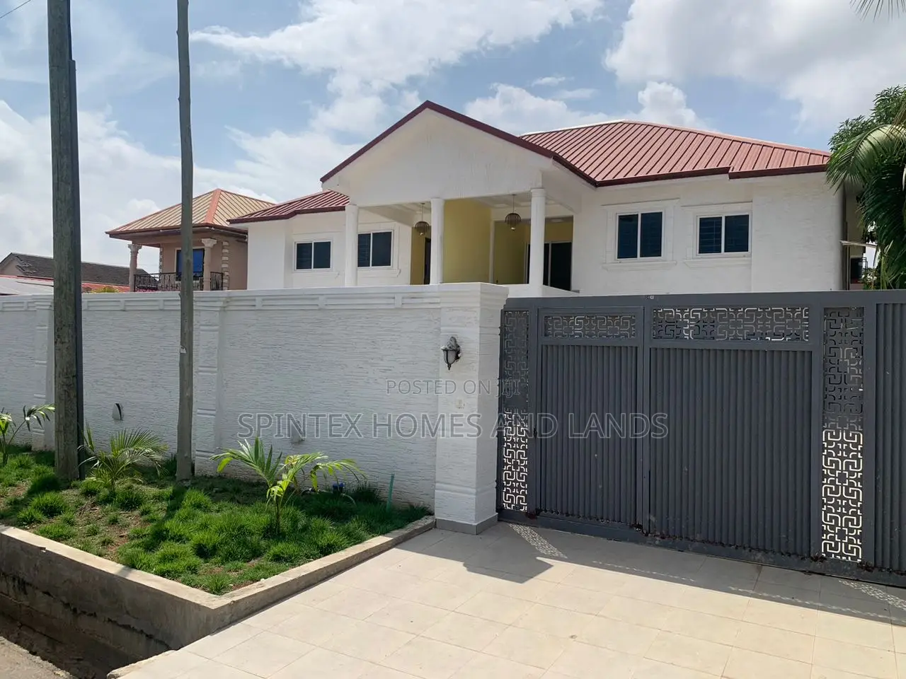 3bdrm Mansion in Community 18 Block, Spintex for sale