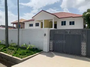 3bdrm Mansion in Community 18 Block, Spintex for sale