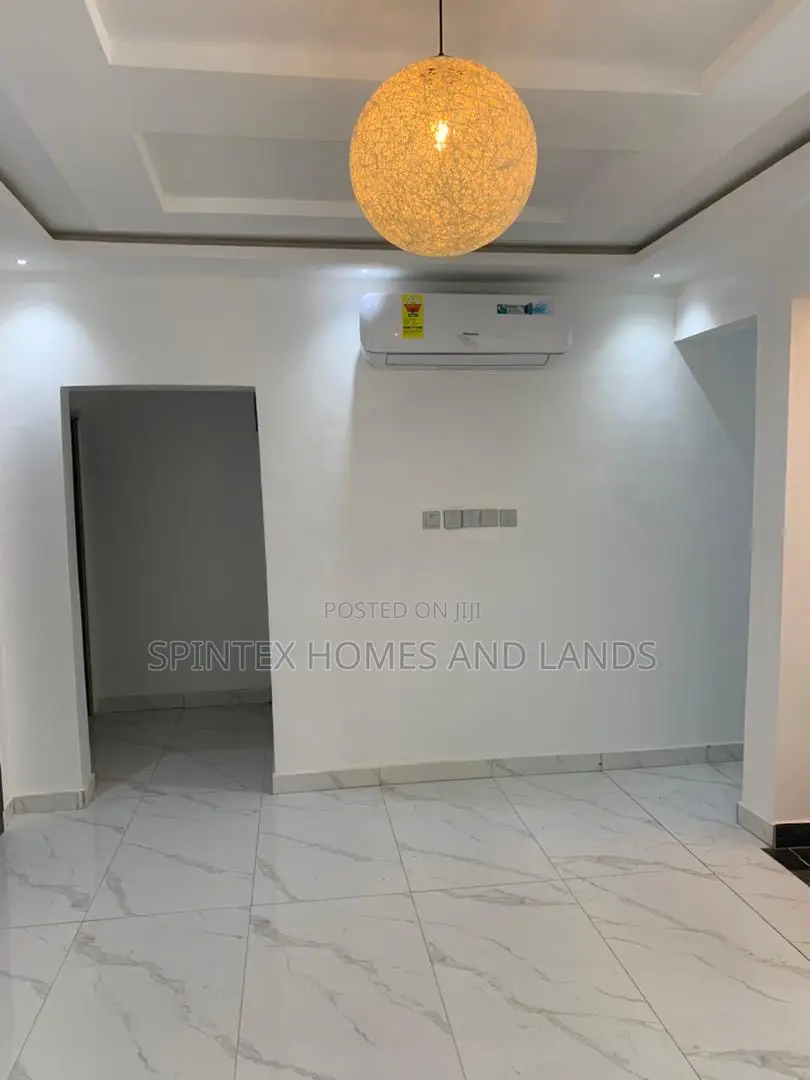3bdrm Mansion in Community 18 Block, Spintex for sale